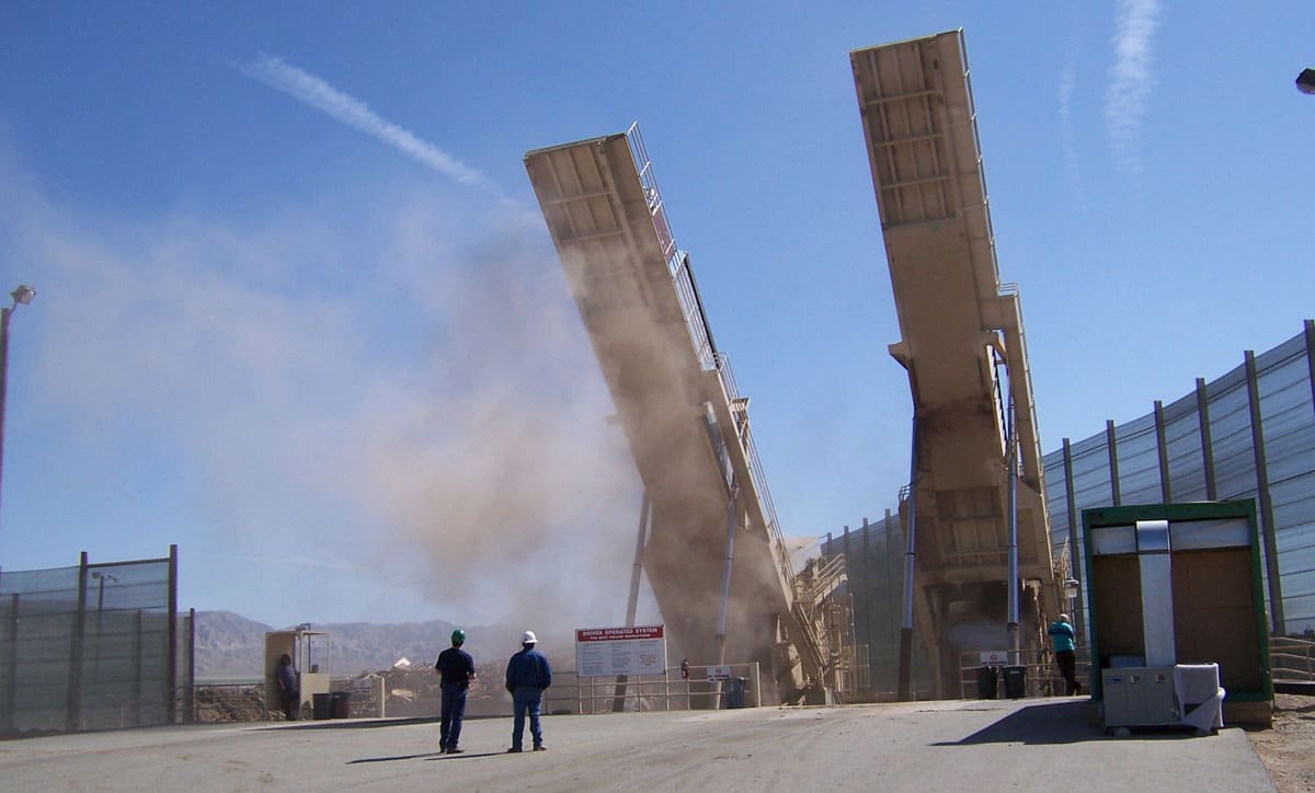 Dust suppression on truck tipper operation