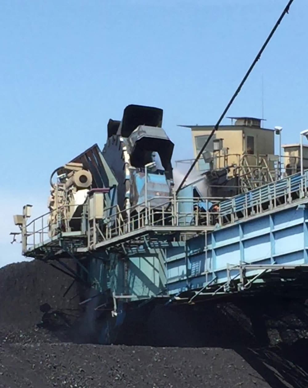 Dust suppression on reclaimer at marine and rail terminal