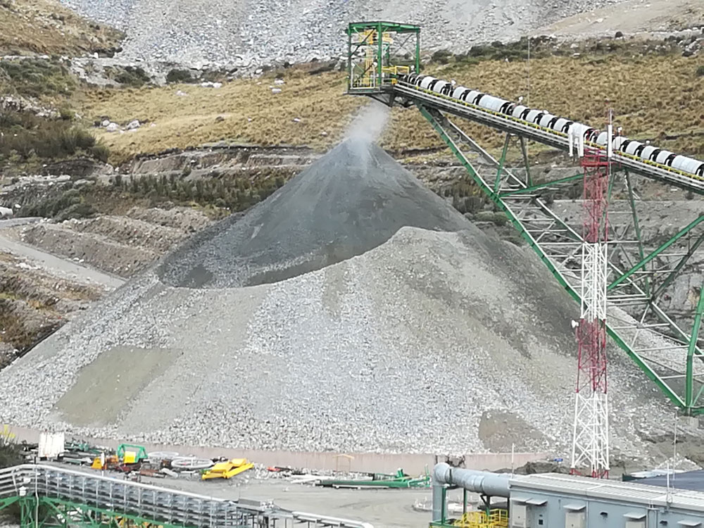 Dust suppression on stacker at power generation operation